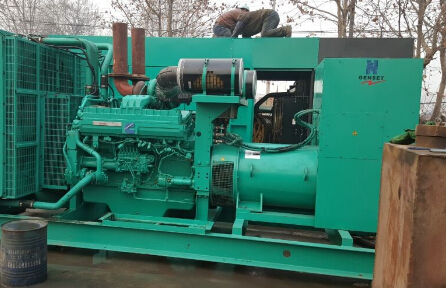 昌都发电机组如何判断水冷式机油散热器内部是否需要清洗？